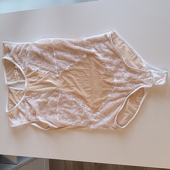 Nude Lace Bodysuit - Picture 2 of 4